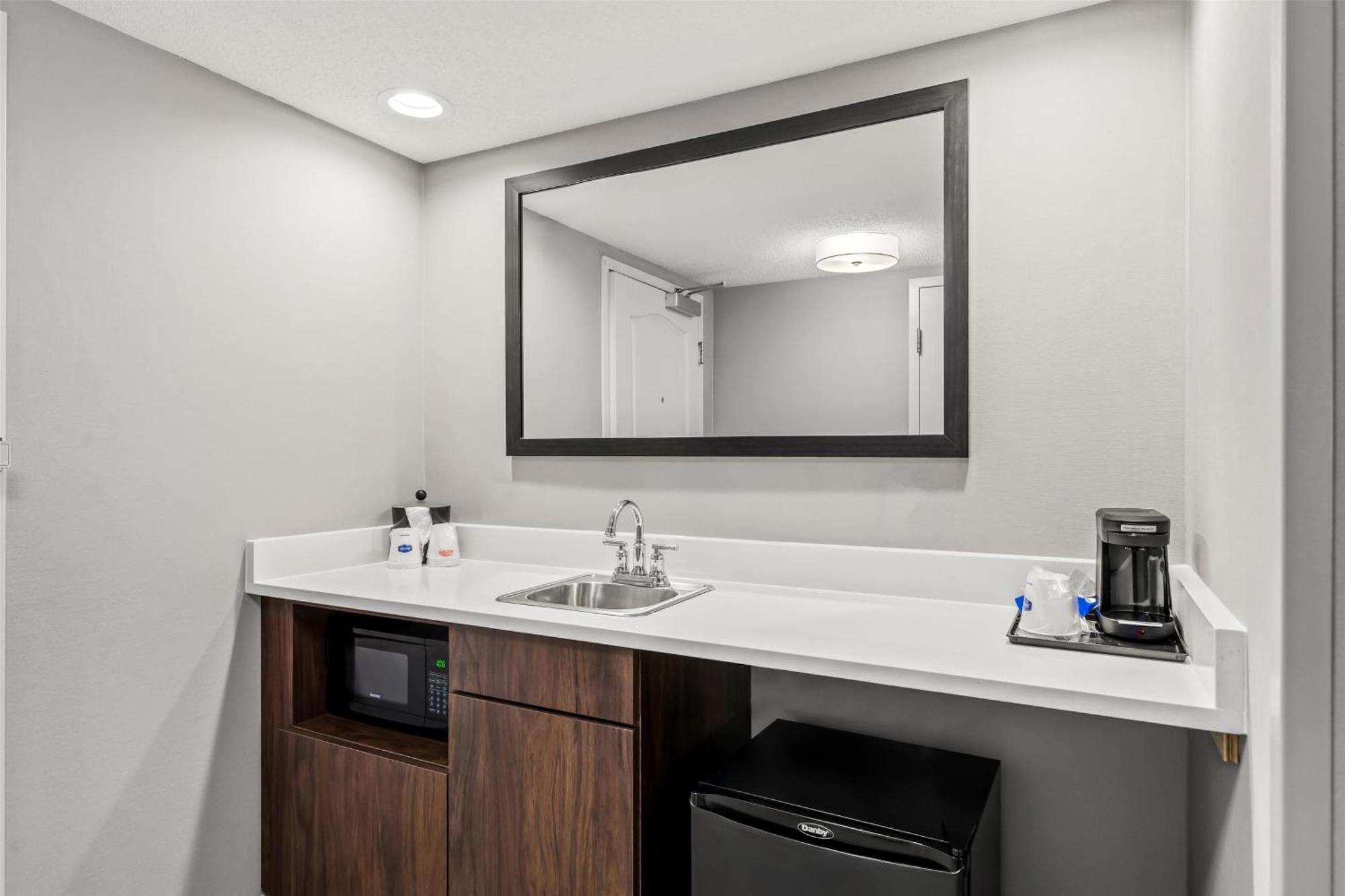 King Suite - Disability Access/Non-Smoking